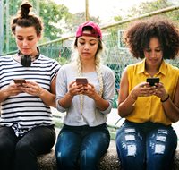 girls-streaming-content-on-smartphones.jpg