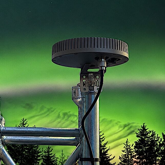 Kaelus-CRPA Antenna with Aurora Borealis in the background
